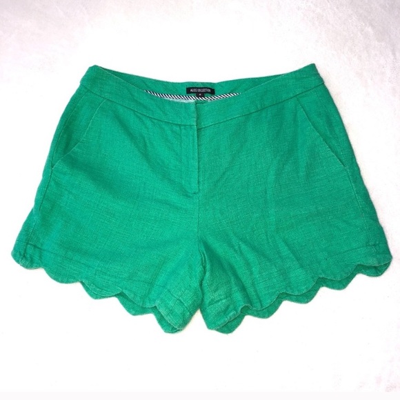 Scallop edged Linen Green Shorts - Picture 1 of 7